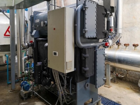 Absorption chiller ขนาด 20 RT ใช้สำหรัรบทำน้ำเย็นให้กับระบบปรับอากาศ